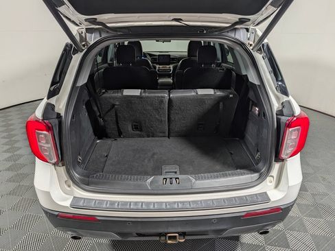 Certified 2021 Ford Explorer XLT w/ Equipment Group 202A RWD image 6