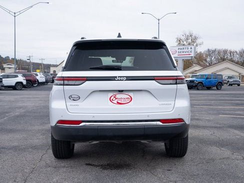 Certified 2025 Jeep Grand Cherokee Laredo X image 4