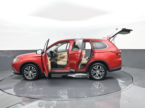Used 2018 Mitsubishi Outlander GT AWD/4WD image 33