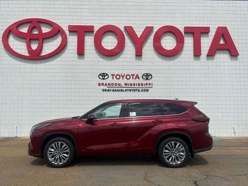 New 2026 Toyota Highlander Platinum image 35