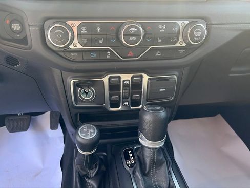 Used 2025 Jeep Wrangler Unlimited Sahara AWD/4WD image 22