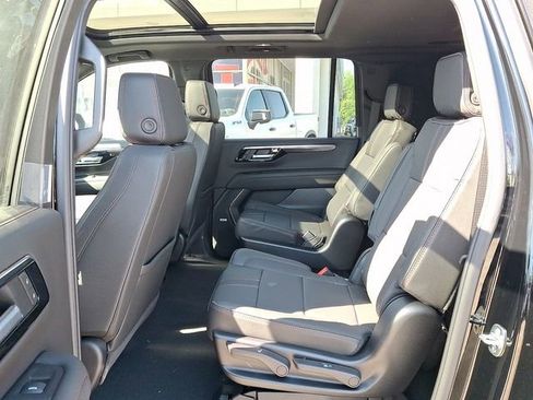 New 2026 Chevrolet Suburban RST AWD/4WD image 5