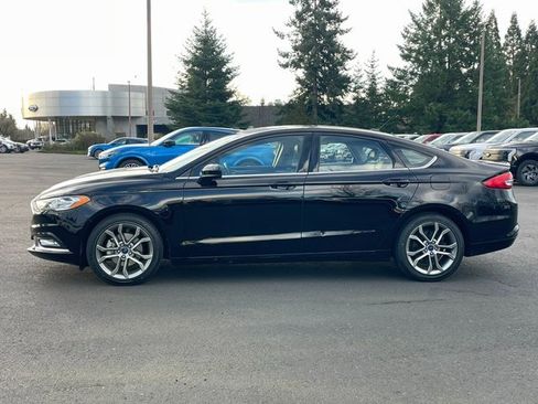 Used 2017 Ford Fusion SE w/ Equipment Group 201A image 6