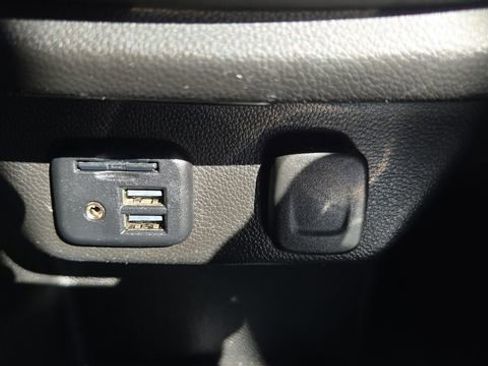 Used 2021 Chevrolet Traverse Premier image 31