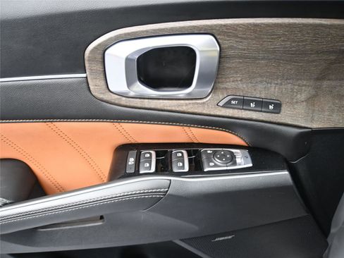 Used 2023 Kia Sorento SX Prestige image 10