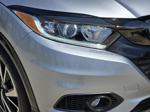 Used 2019 Honda HR-V Sport image 10