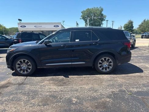 Used 2026 Ford Explorer Platinum AWD/4WD image 2