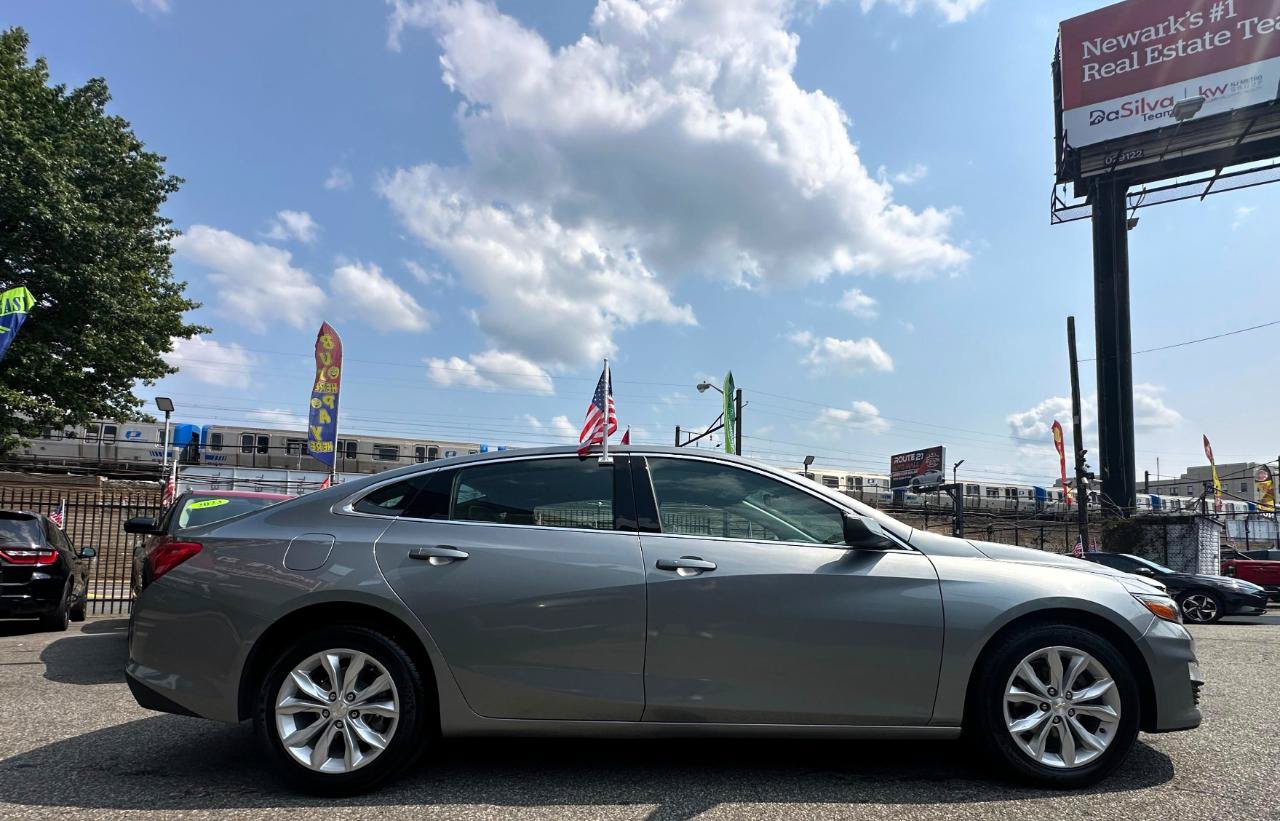 Used 2025 Chevrolet Malibu LT FWD image 3