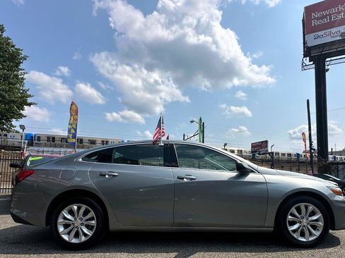 Used 2025 Chevrolet Malibu LT FWD image 3