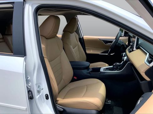 Used 2025 Toyota RAV4 XLE Premium AWD/4WD image 9