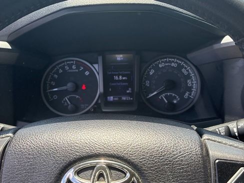 Used 2021 Toyota Tacoma TRD Off-Road w/ Technology Package AWD/4WD image 4