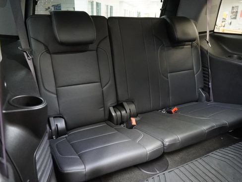 Used 2017 GMC Yukon SLT w/ Open Road Package AWD/4WD image 25
