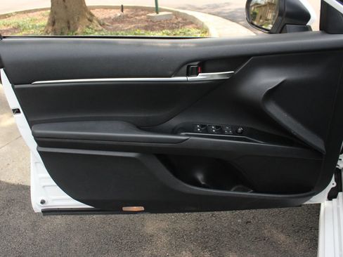 Used 2019 Toyota Camry SE FWD image 14