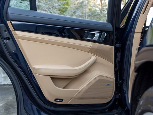 Certified 2022 Porsche Panamera image 41