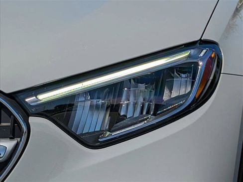 Used 2025 Mercedes-Benz GLC 350e 4MATIC image 9