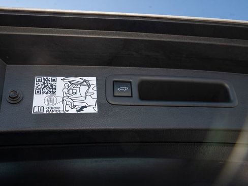 Used 2023 Toyota Highlander Limited image 6