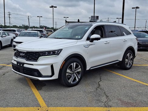 Certified 2023 Kia Sorento SX Prestige w/ Panoramic Sunroof Package AWD/4WD image 2