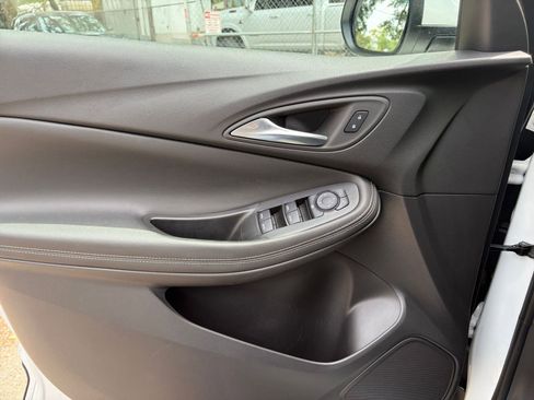 Used 2025 Buick Encore GX Preferred FWD image 18