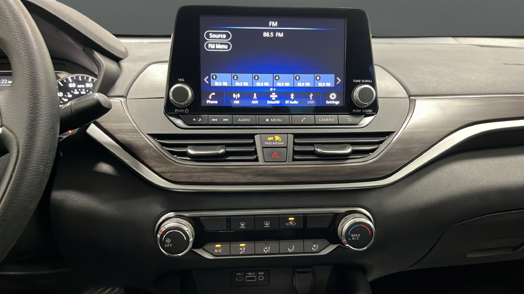Used 2023 Nissan Altima 2.5 SV FWD image 12