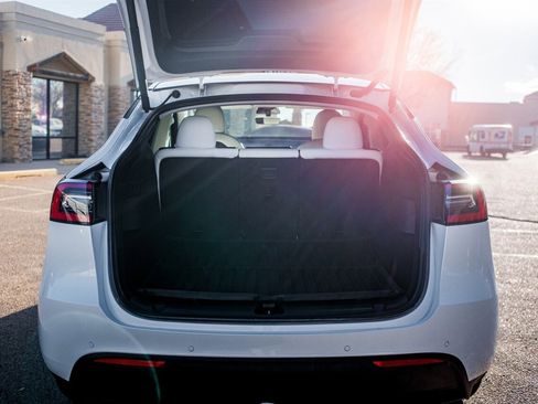 Used 2020 Tesla Model Y Long Range image 30