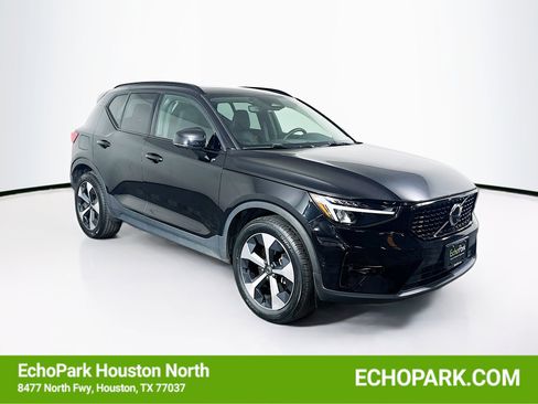 Used 2023 Volvo XC40 B5 Plus w/ Driver Assist Package AWD/4WD image 1