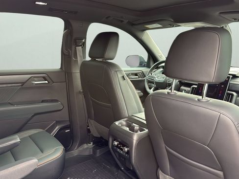 Used 2024 GMC Acadia AT4 w/ Luxury Package AWD/4WD image 28