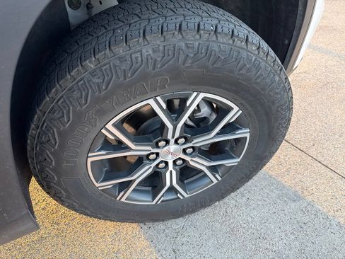Used 2024 GMC Acadia AT4 w/ Luxury Package AWD/4WD image 16