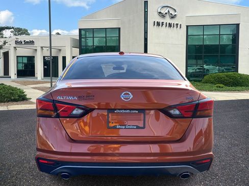 Used 2020 Nissan Altima 2.5 SR w/ Premium Package image 5