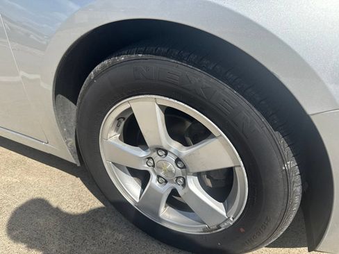 Used 2015 Chevrolet Cruze LT FWD image 2