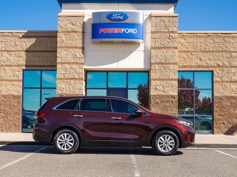 Used 2019 Kia Sorento LX image 5