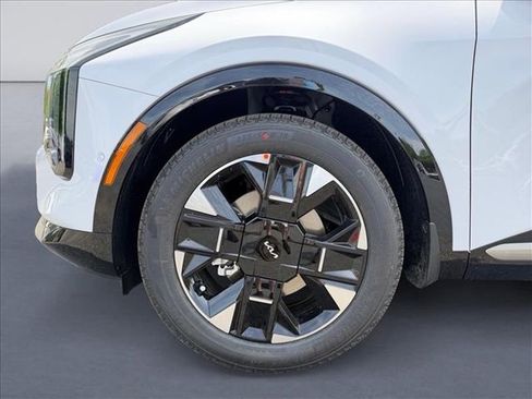 New 2026 Kia Sportage SX FWD image 9