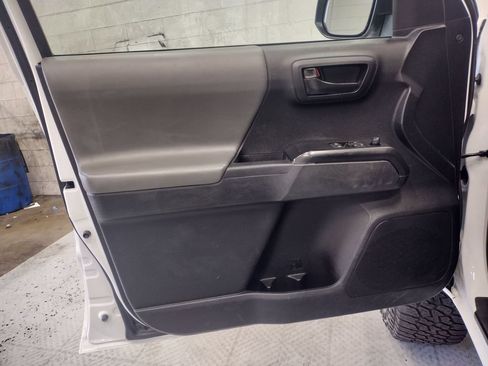 Used 2022 Toyota Tacoma SR RWD image 15