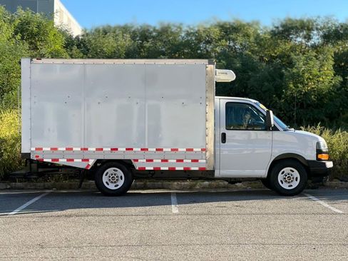 Used 2019 GMC Savana 3500 w/ Power Convenience Package RWD image 13