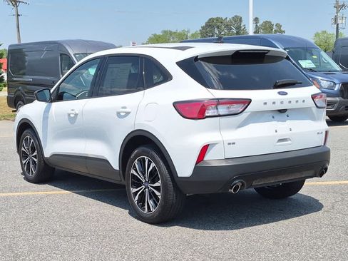 Used 2022 Ford Escape SE w/ SE Sport Appearance Package AWD/4WD image 4