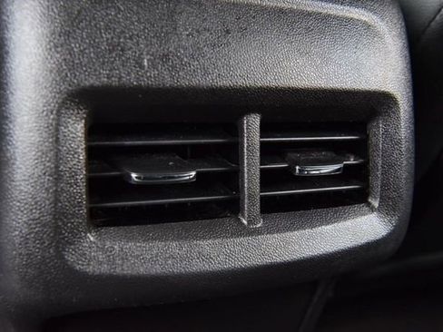 Used 2024 GMC Terrain SLT image 23