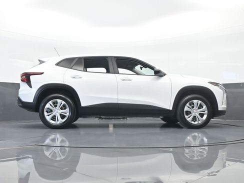 Used 2024 Chevrolet Trax LS w/ Driver Confidence Package image 57