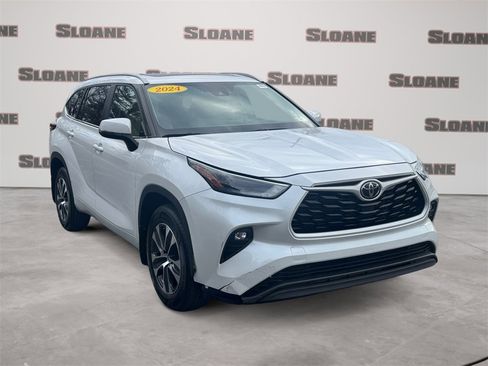 Used 2024 Toyota Highlander XLE image 7