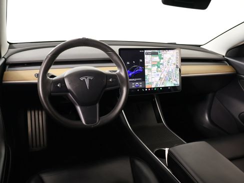Used 2019 Tesla Model 3 Standard Range RWD image 2