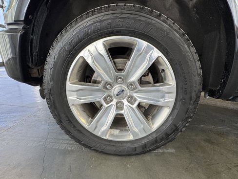 Used 2015 Ford F150 Platinum w/ Equipment Group 701A Luxury image 10