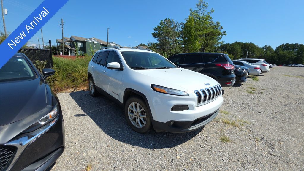 Used 2015 Jeep Cherokee Latitude FWD image 1