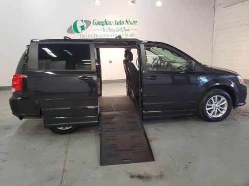 Used 2014 Dodge Grand Caravan SXT image 9