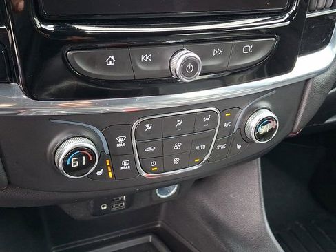 Used 2022 Chevrolet Traverse RS FWD image 13