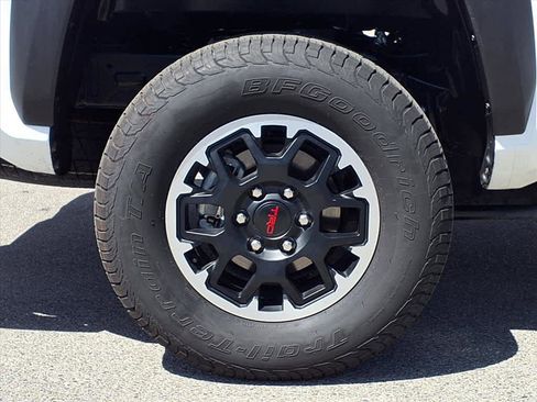 Certified 2025 Toyota Tacoma TRD Off-Road image 7
