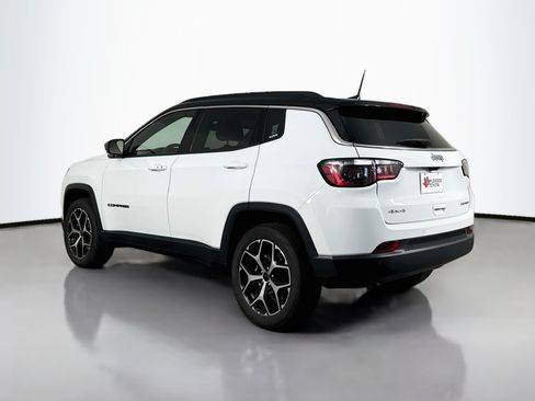 Used 2025 Jeep Compass Limited AWD/4WD image 5