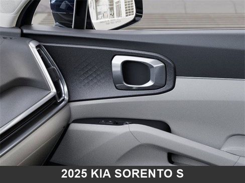 Used 2025 Kia Sorento S image 25