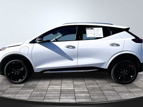 Used 2023 Chevrolet Bolt EUV Premier w/ Sun & Sound Package image 15