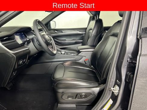 Used 2024 Jeep Grand Cherokee Limited w/ Black Appearance Package RWD image 11