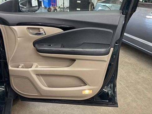 Used 2017 Honda Pilot Touring image 25