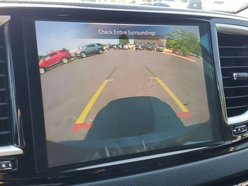 Used 2023 Chrysler Pacifica Touring-L FWD image 18