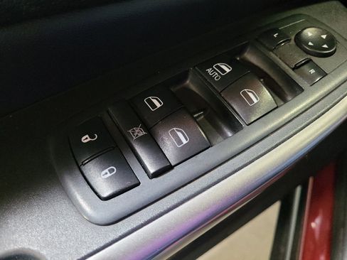 Used 2019 Jeep Cherokee Latitude w/ Popular Appearance Group FWD image 27